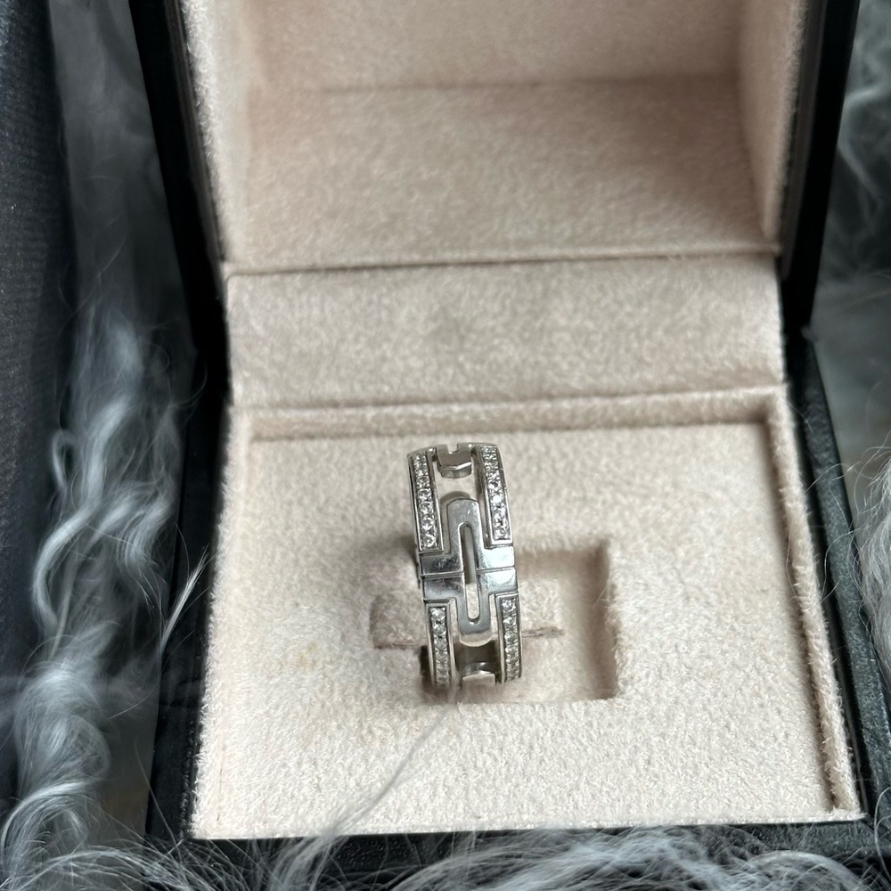 Bulgari White gold with Diamonds Ring Modern Minimalist Design